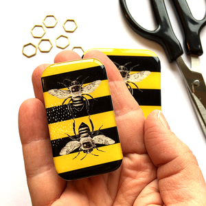 
                  
                    HUB - Tin Box with bee theme
                  
                