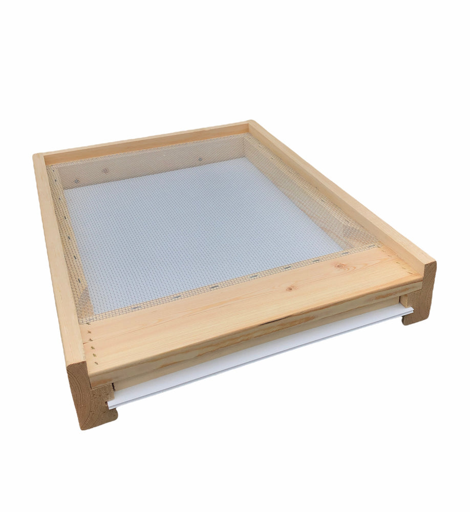 
                  
                    Screened Bottom Board with Front Tray
                  
                