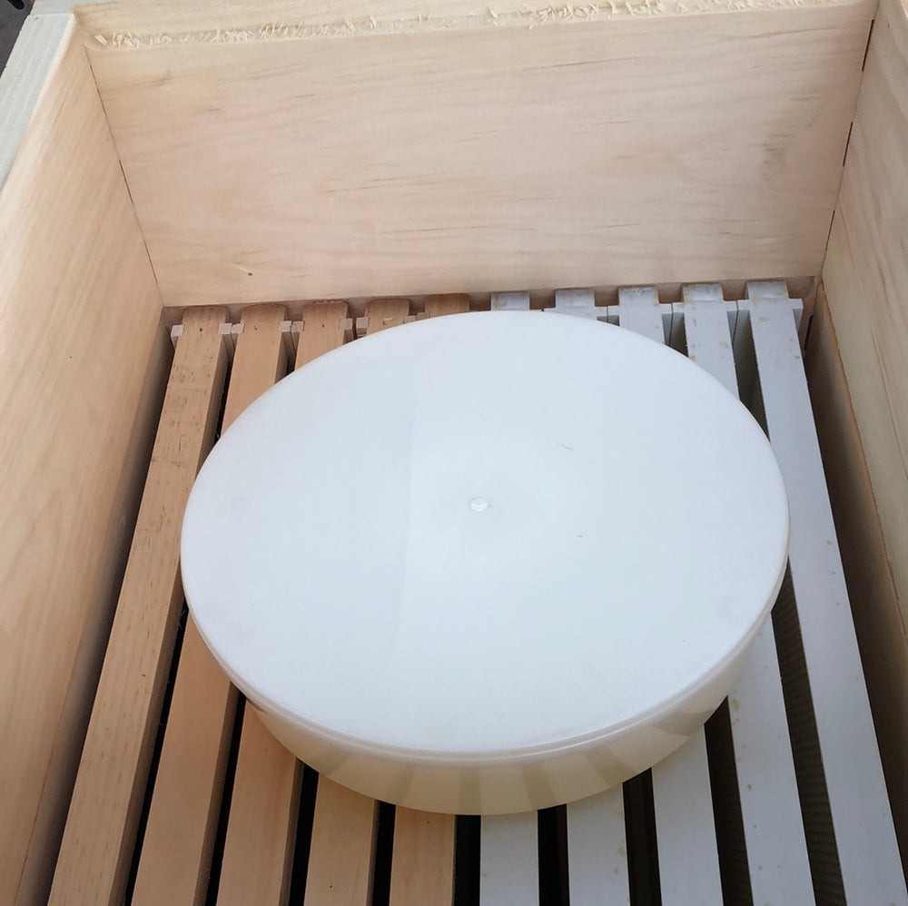 
                  
                    Hive Top Feeder, plastic, round with central hole
                  
                